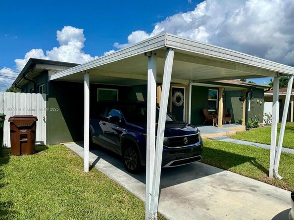 651 E 38th St, Hialeah FL 33013