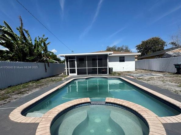 2318 Scott St, Hollywood FL 33020