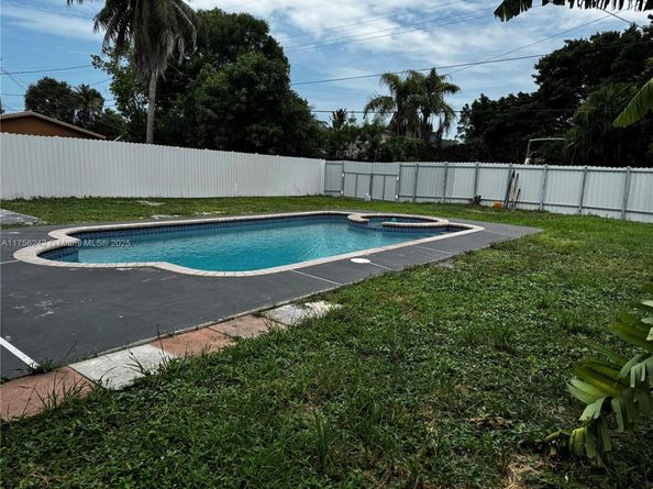 2318 Scott St, Hollywood FL 33020