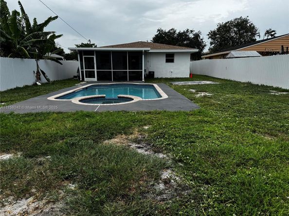 2318 Scott St, Hollywood FL 33020