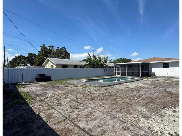 2318 Scott St, Hollywood FL 33020
