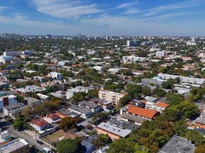 1362 SW 2nd St, Miami FL 33135