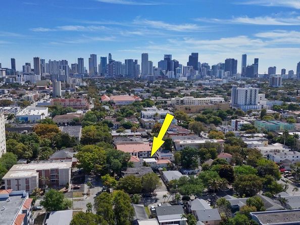 1362 SW 2nd St, Miami FL 33135