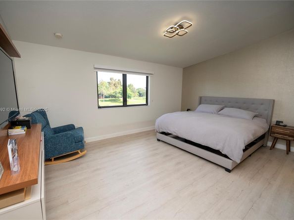 401 NE 194th Ln, Miami FL 33179