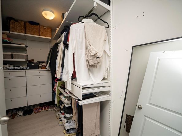 401 NE 194th Ln, Miami FL 33179