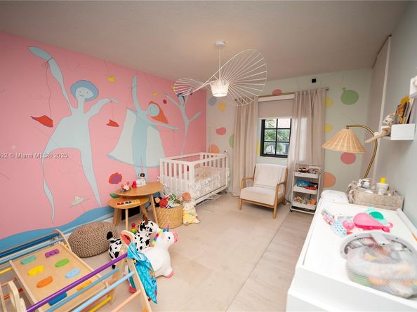 401 NE 194th Ln, Miami FL 33179