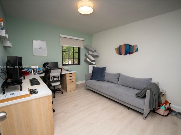 401 NE 194th Ln, Miami FL 33179