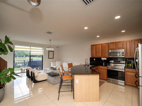 401 NE 194th Ln, Miami FL 33179