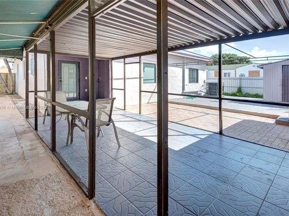 818 NW 47th St, Miami FL 33127