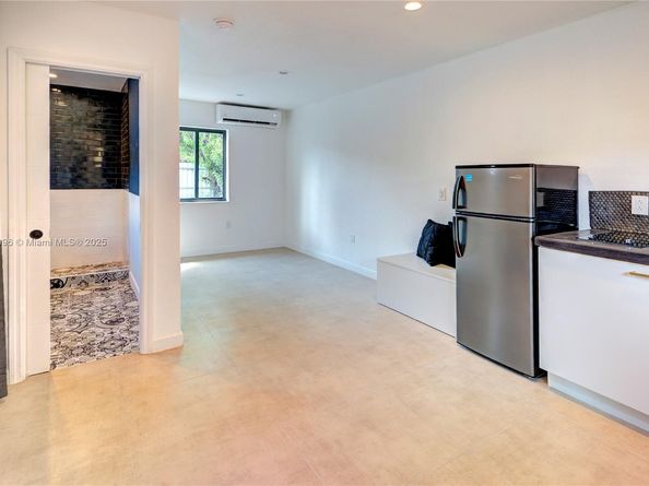 818 NW 47th St, Miami FL 33127