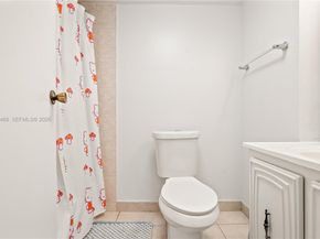 1000 Parkview Dr 115, Hallandale Beach FL 33009