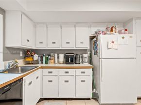 1000 Parkview Dr 115, Hallandale Beach FL 33009