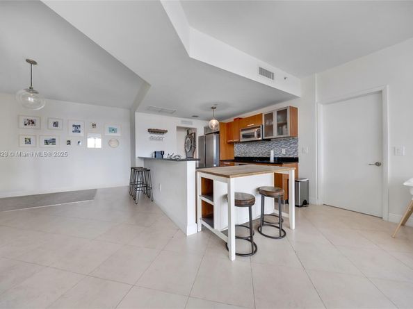 3131 NE 188th St 2506, Aventura FL 33180
