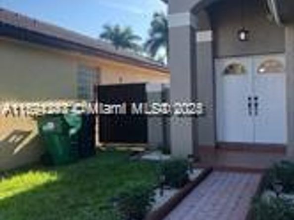 957 NW 132nd Ave W, Miami FL 33182