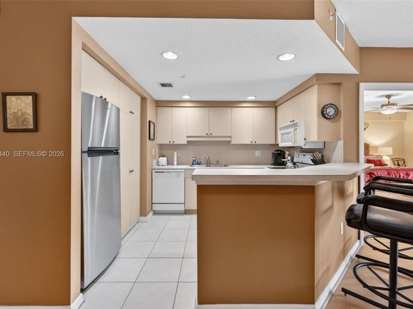 4401 Crystal Lake Dr 101, Deerfield Beach FL 33064