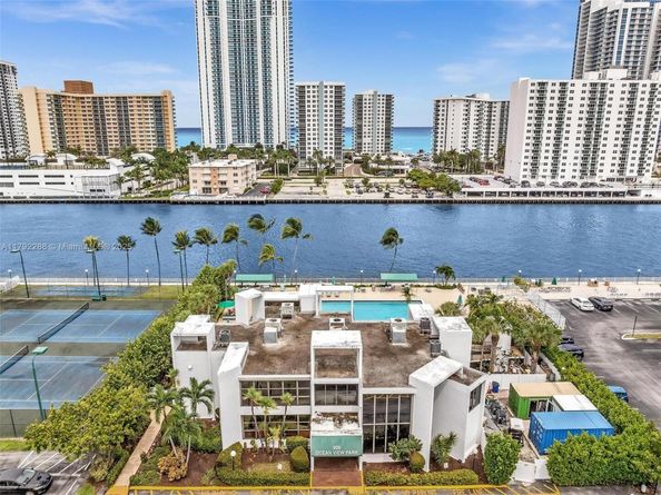 1000 Parkview Dr 329, Hallandale Beach FL 33009