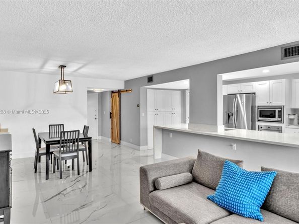 1000 Parkview Dr 329, Hallandale Beach FL 33009