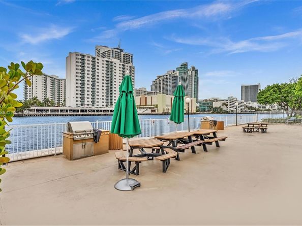 1000 Parkview Dr 329, Hallandale Beach FL 33009