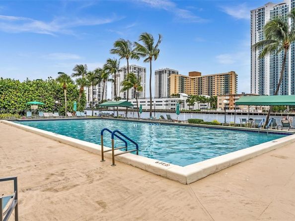 1000 Parkview Dr 329, Hallandale Beach FL 33009