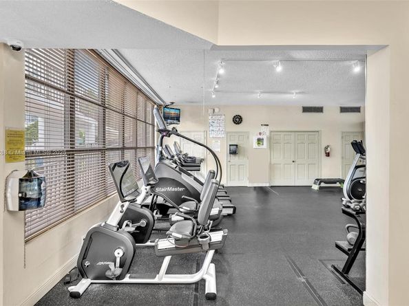1000 Parkview Dr 329, Hallandale Beach FL 33009