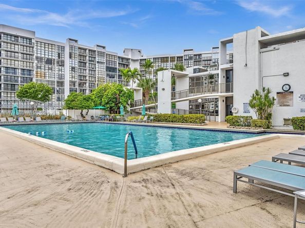 1000 Parkview Dr 329, Hallandale Beach FL 33009