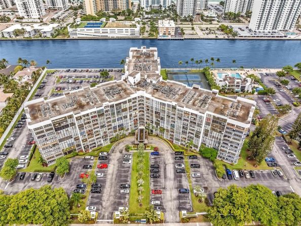 1000 Parkview Dr 329, Hallandale Beach FL 33009