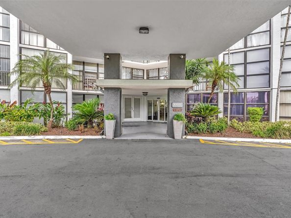 1000 Parkview Dr 329, Hallandale Beach FL 33009