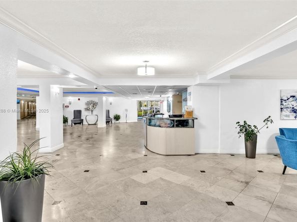 1000 Parkview Dr 329, Hallandale Beach FL 33009