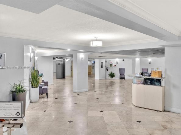 1000 Parkview Dr 329, Hallandale Beach FL 33009