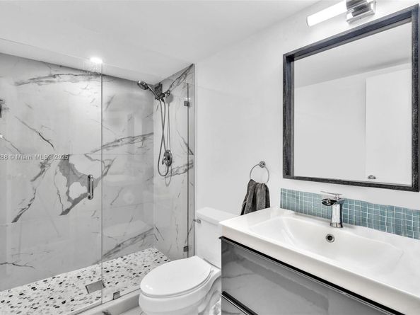 1000 Parkview Dr 329, Hallandale Beach FL 33009