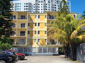 453 SW 2nd St 306C, Miami FL 33130