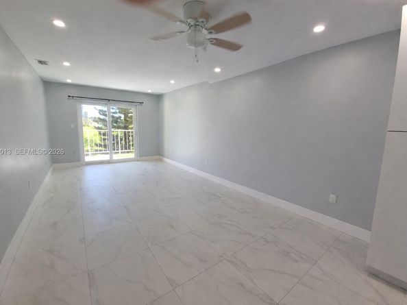 453 SW 2nd St 306C, Miami FL 33130