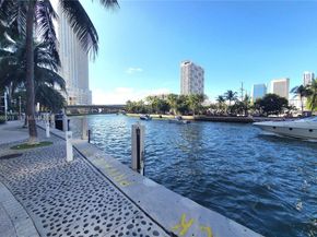 453 SW 2nd St 306C, Miami FL 33130
