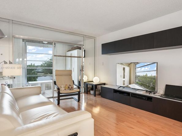 9370 Sunrise Lakes Blvd 308, Sunrise FL 33322