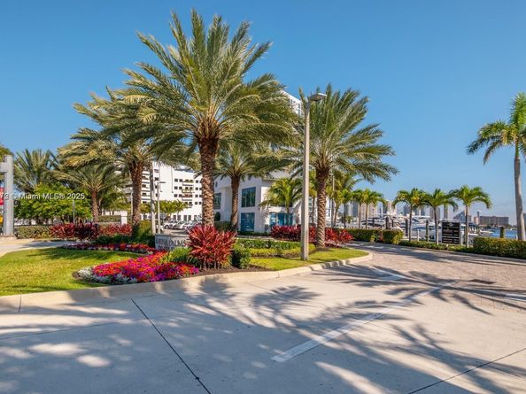 17301 Biscayne Blvd 708, North Miami Beach FL 33160
