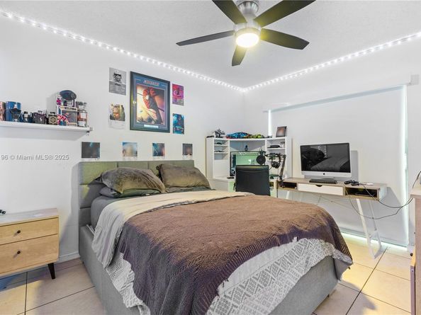 21240 Harbor Way 28528, Aventura FL 33180