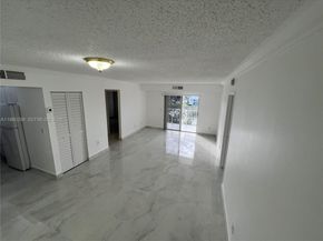 8260 SW 210th St 302, Cutler Bay FL 33189