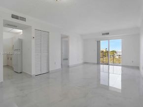 8260 SW 210th St 302, Cutler Bay FL 33189