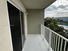 8260 SW 210th St 302, Cutler Bay FL 33189