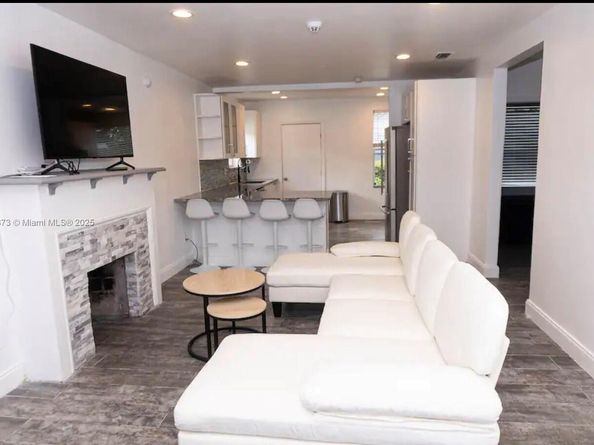 1101 NW 30th St, Miami FL 33127