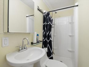 687 W 39th Pl, Hialeah FL 33012
