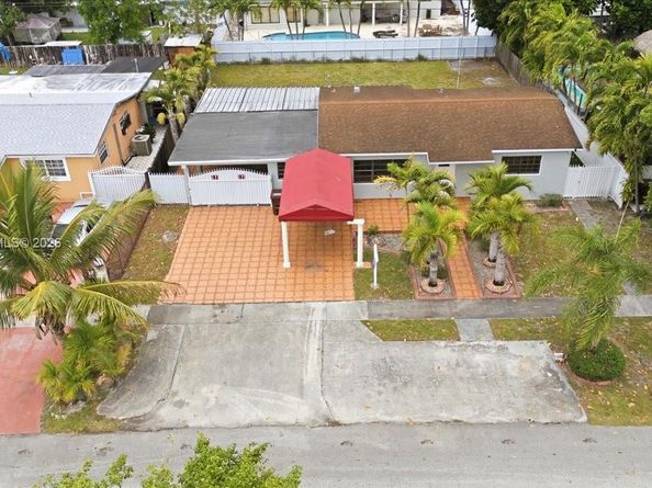 687 W 39th Pl, Hialeah FL 33012