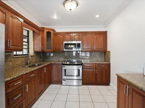 687 W 39th Pl, Hialeah FL 33012