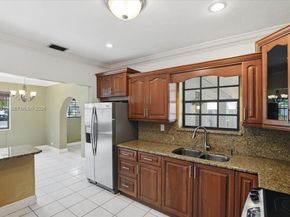 687 W 39th Pl, Hialeah FL 33012