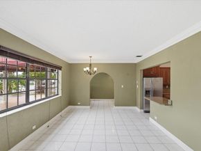 687 W 39th Pl, Hialeah FL 33012