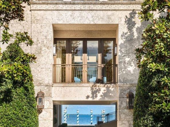 10 Tahiti Beach Island Rd, Coral Gables FL 33143