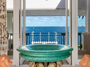 10 Tahiti Beach Island Rd, Coral Gables FL 33143