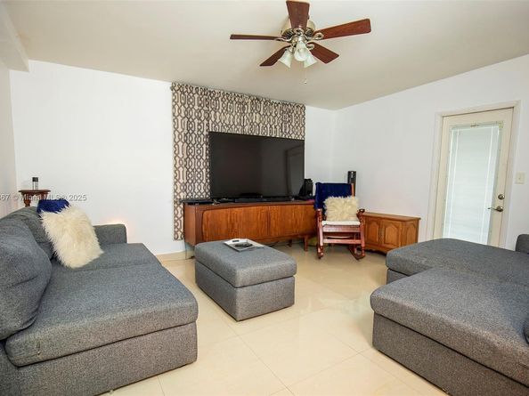 6445 S Funston St, Hollywood FL 33023