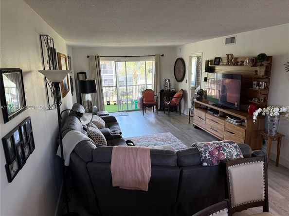 8911 S Hollybrook Blvd 305, Pembroke Pines FL 33025