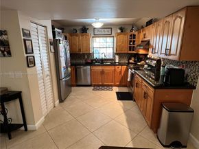 11579 NW 2nd St, Plantation FL 33325